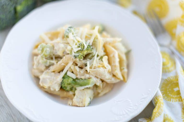 Easy Chicken and Broccoli Alfredo Bake
