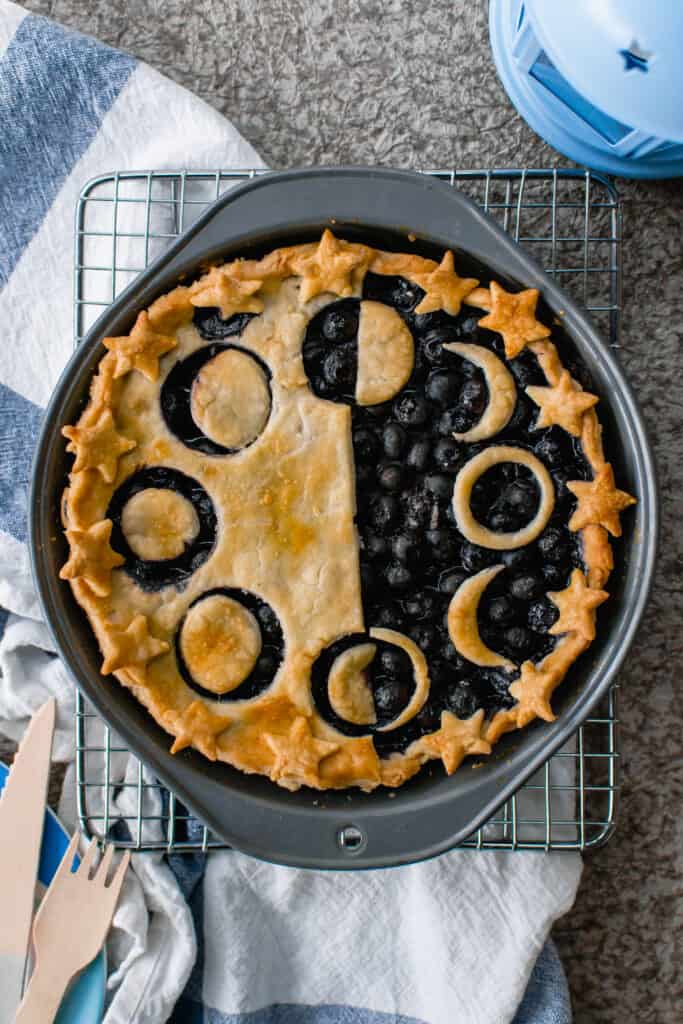 Celestial moon cycle pie