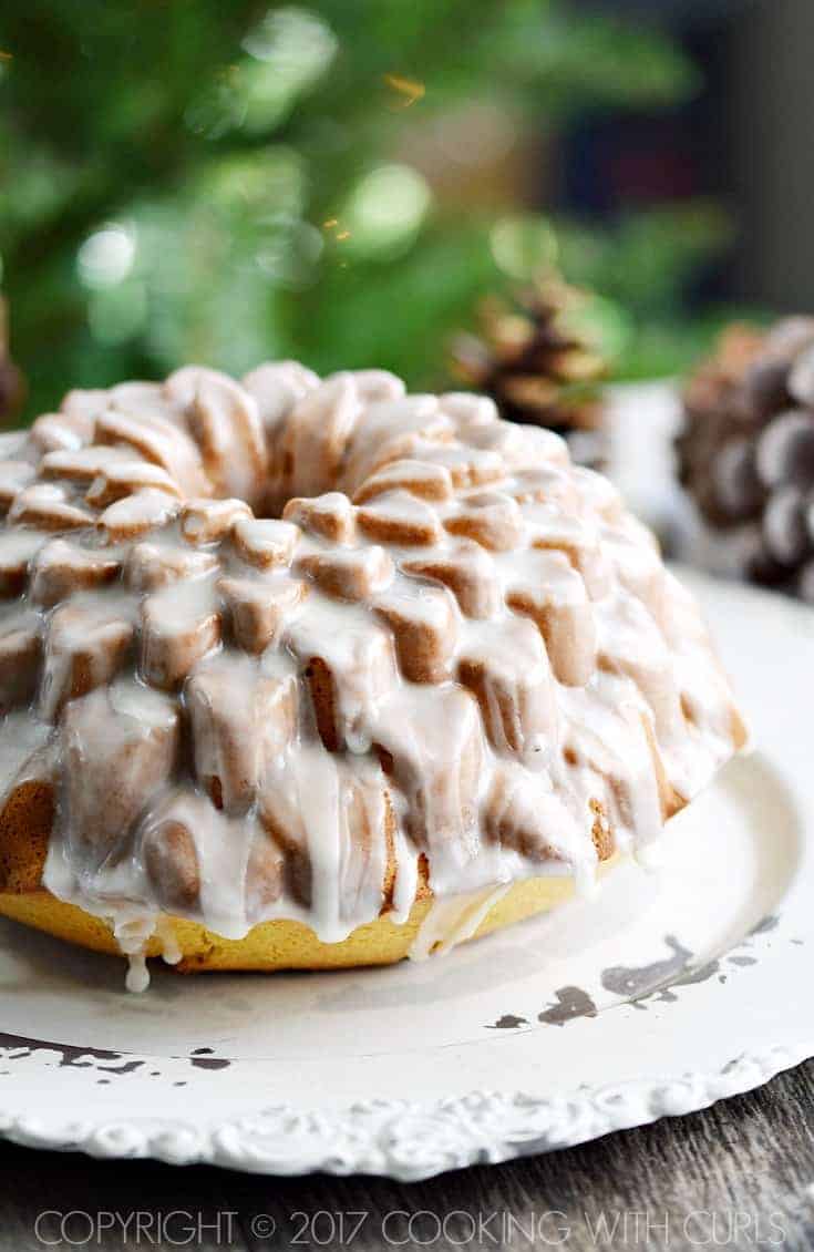 This Spiked Eggnog Bundt Cake is the quintessential holiday drink baked into a cake COPYRIGHT © 2017 COOKING WITH CURLS