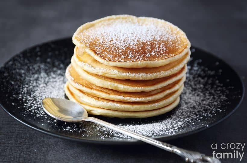 pancakes with powdered sugar