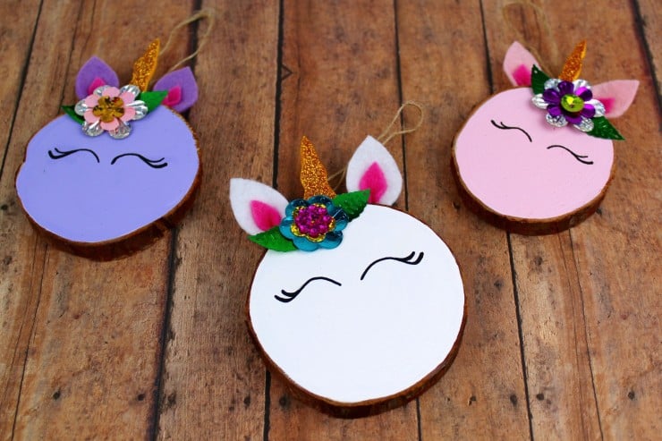 Cute Wood Slice Unicorn Ornaments.