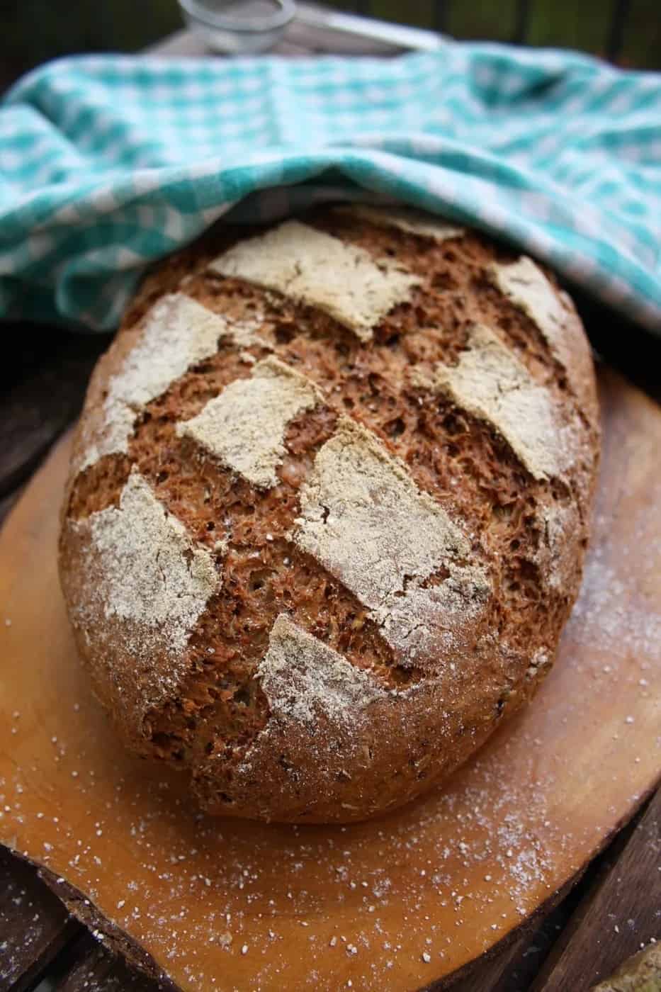 Easy 5 ingredient no knead beer bread 2.jpg