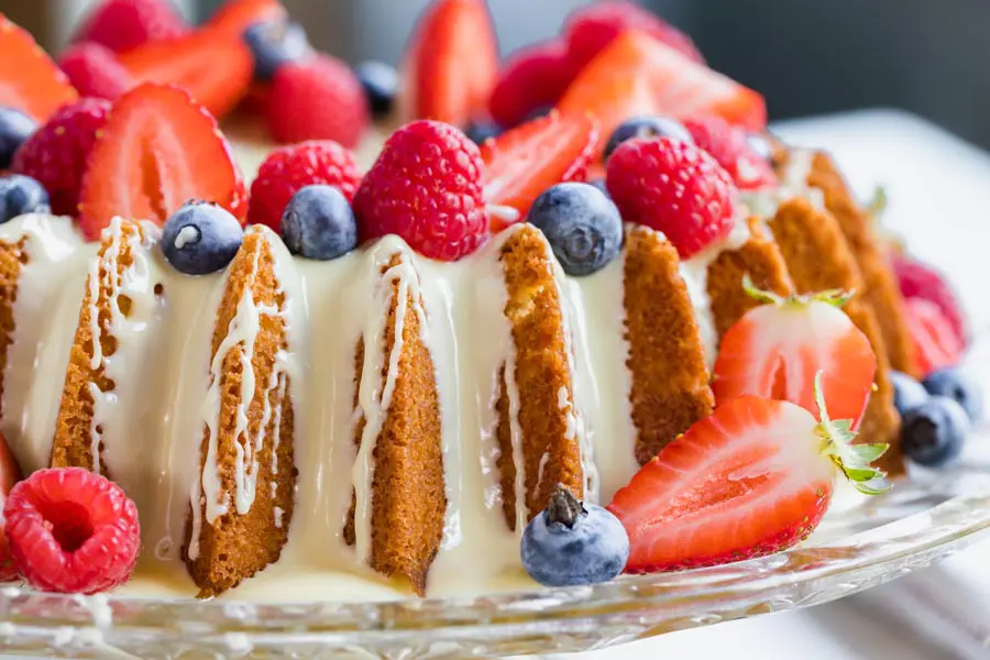 berry keto bundt cake 1.jpg