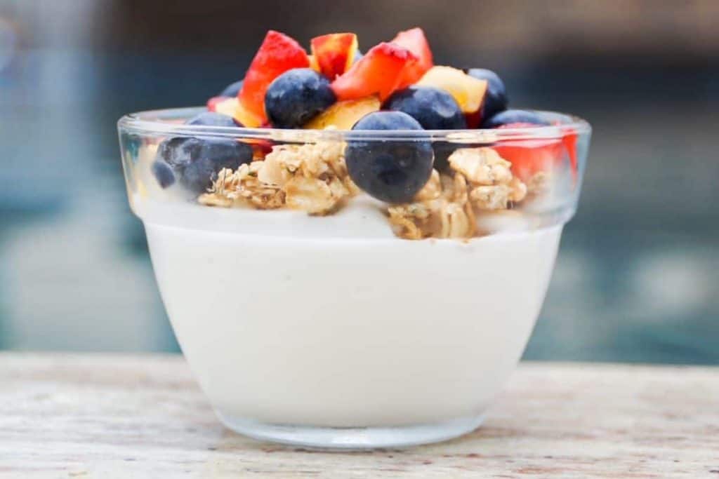 like starbucks yogurt parfait with fruit