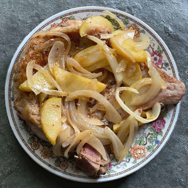 pork chops smothered with apples onions