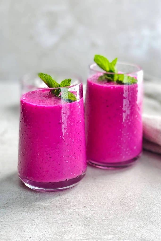 13. Dragon Fruit Smoothies _