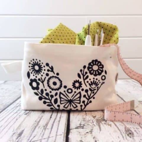 Personalized Makeup Bag e1509561491901.jpg