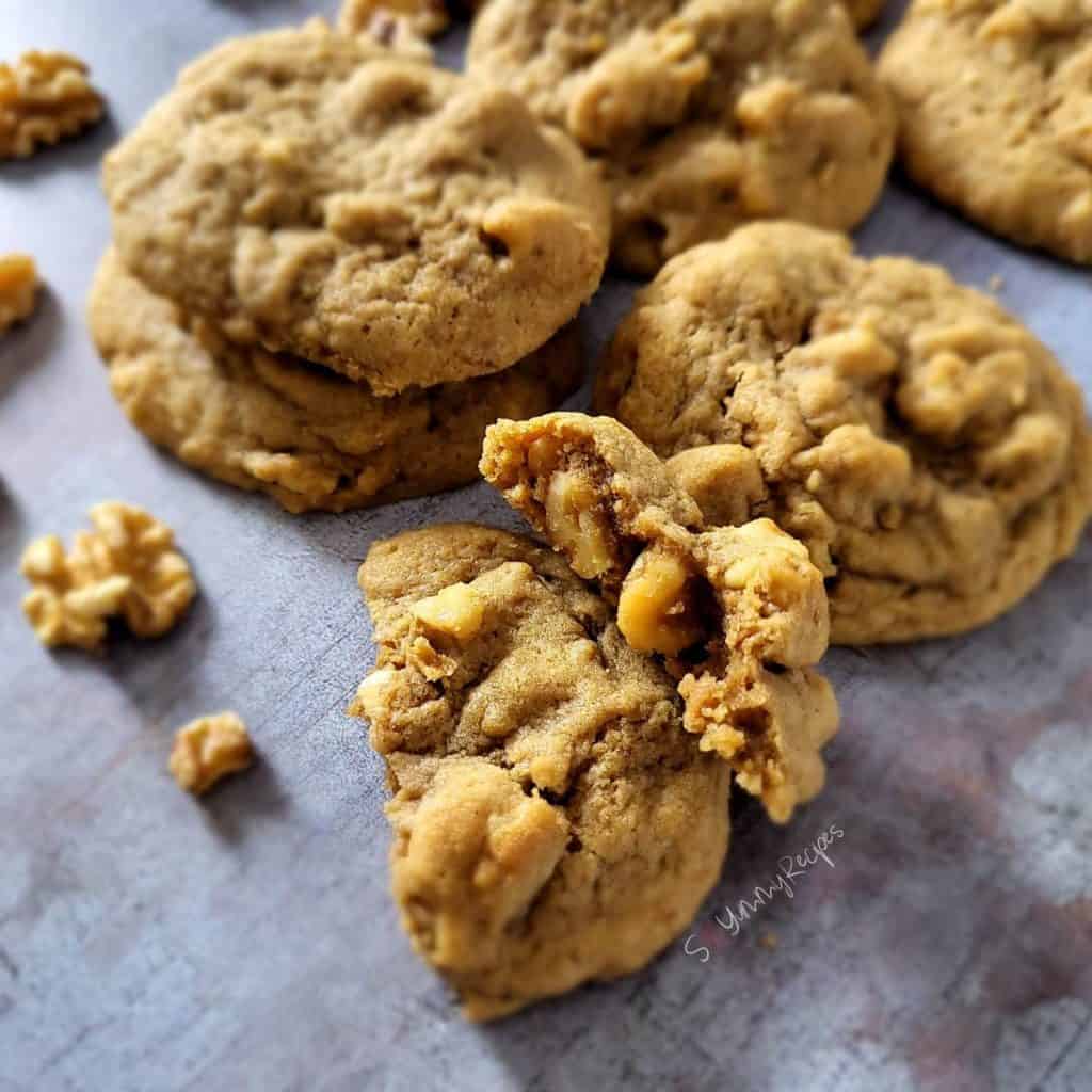 Coffee and walnut cookies