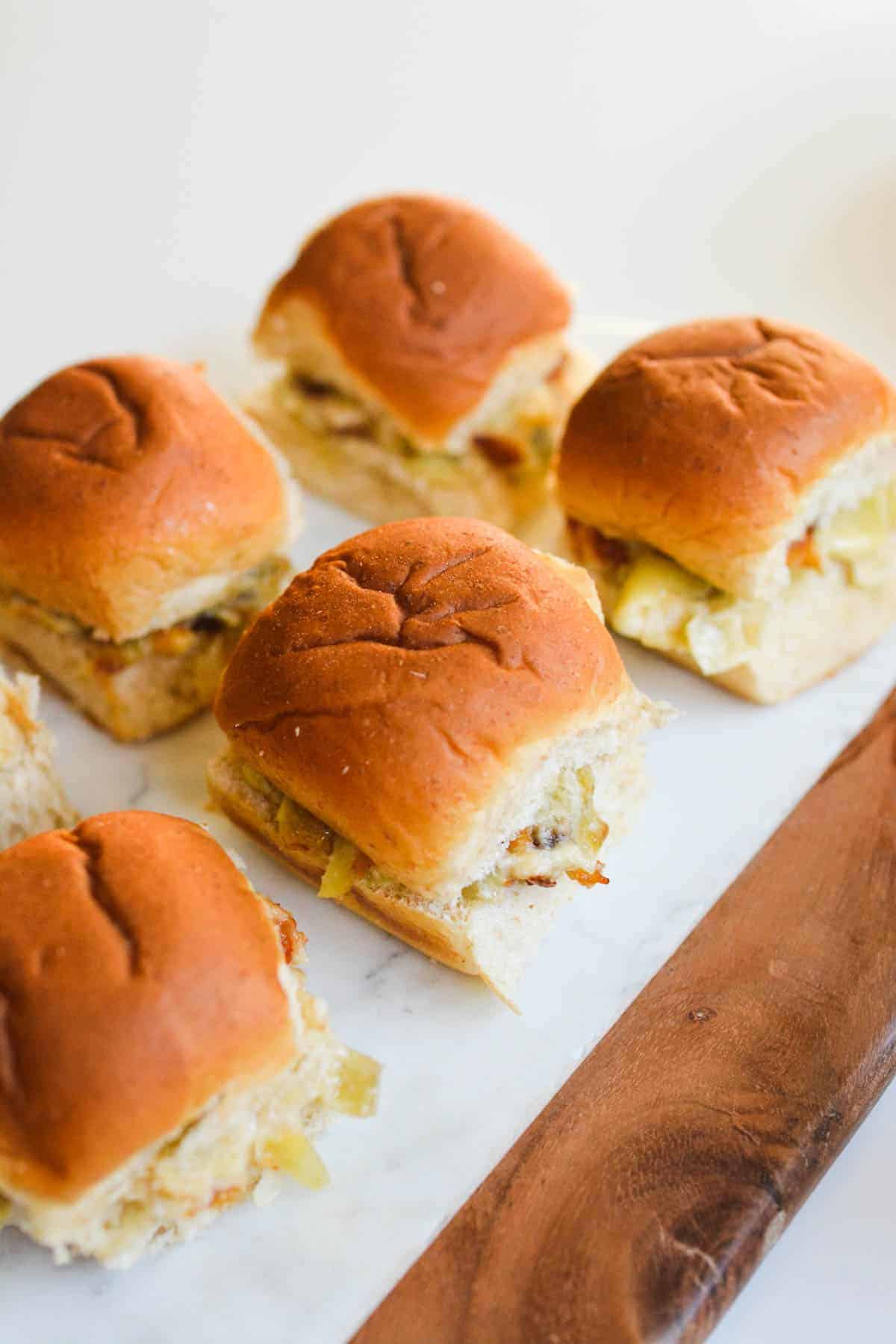 sliders with artichoke dip
