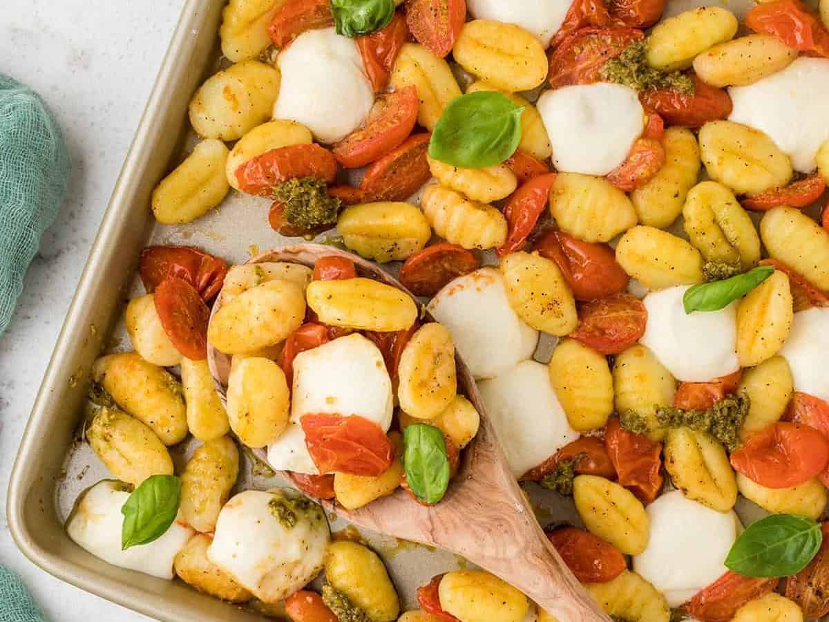 caprese gnocchi sheet pan 20