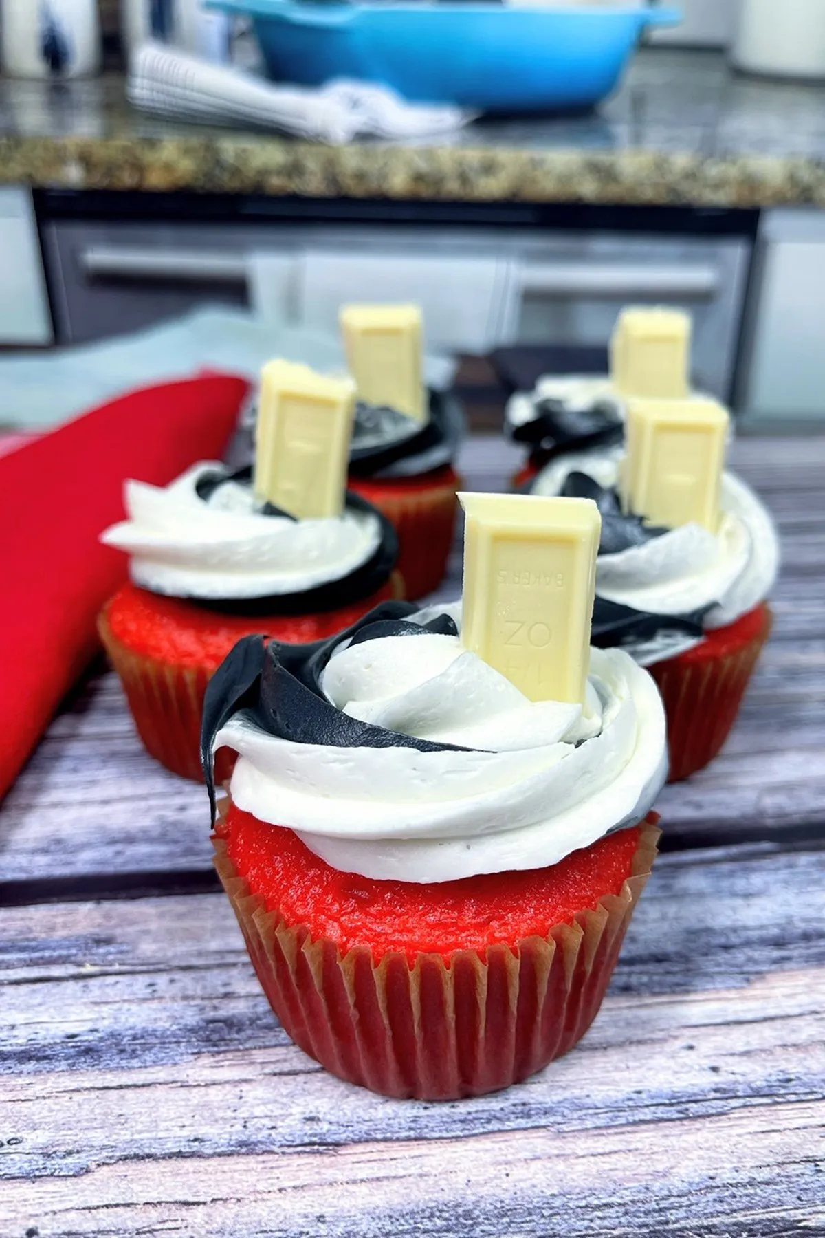 31. Cruella De Vil Cupcakes _