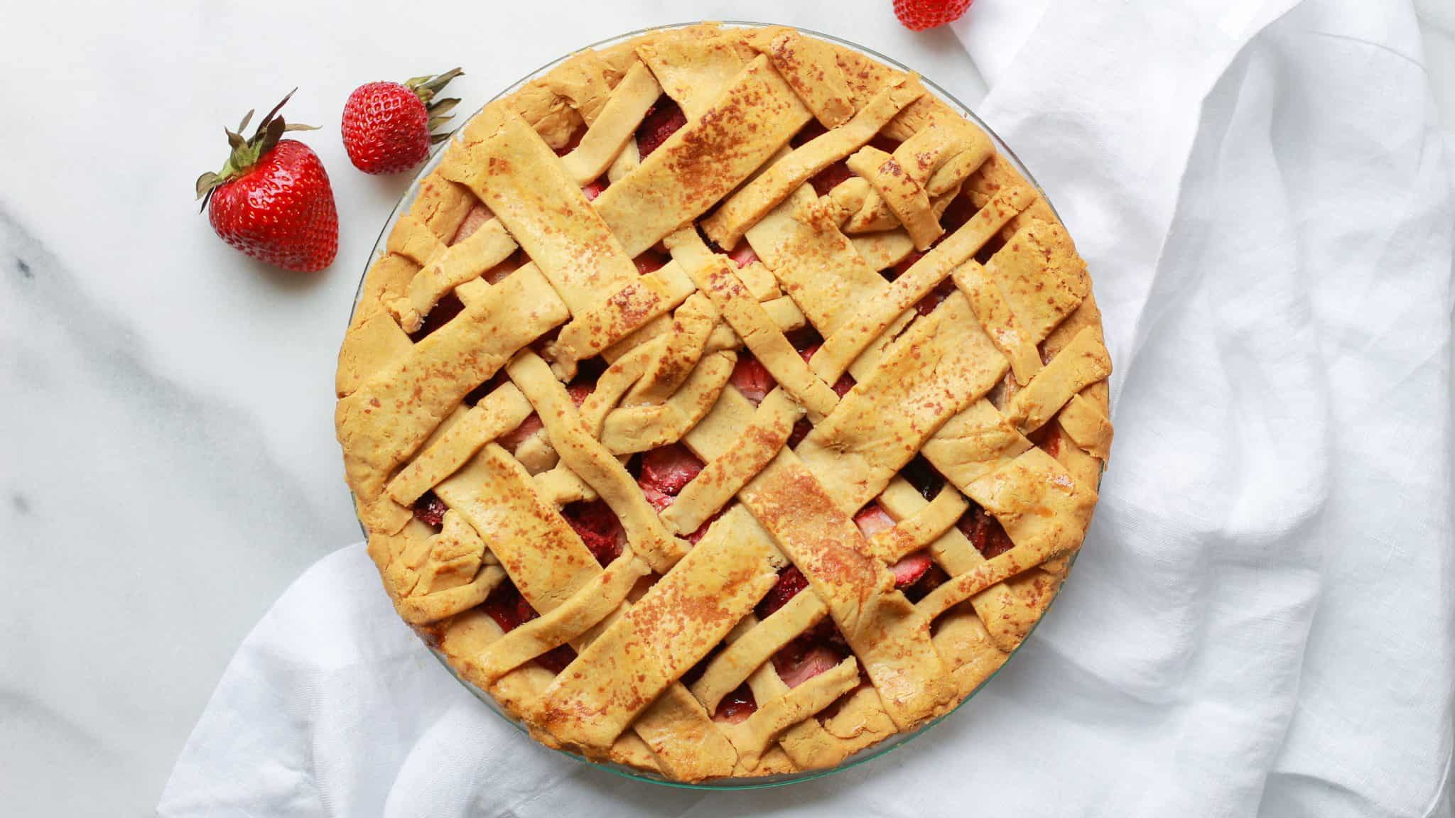 paleo strawberry rhubarb pie_5682