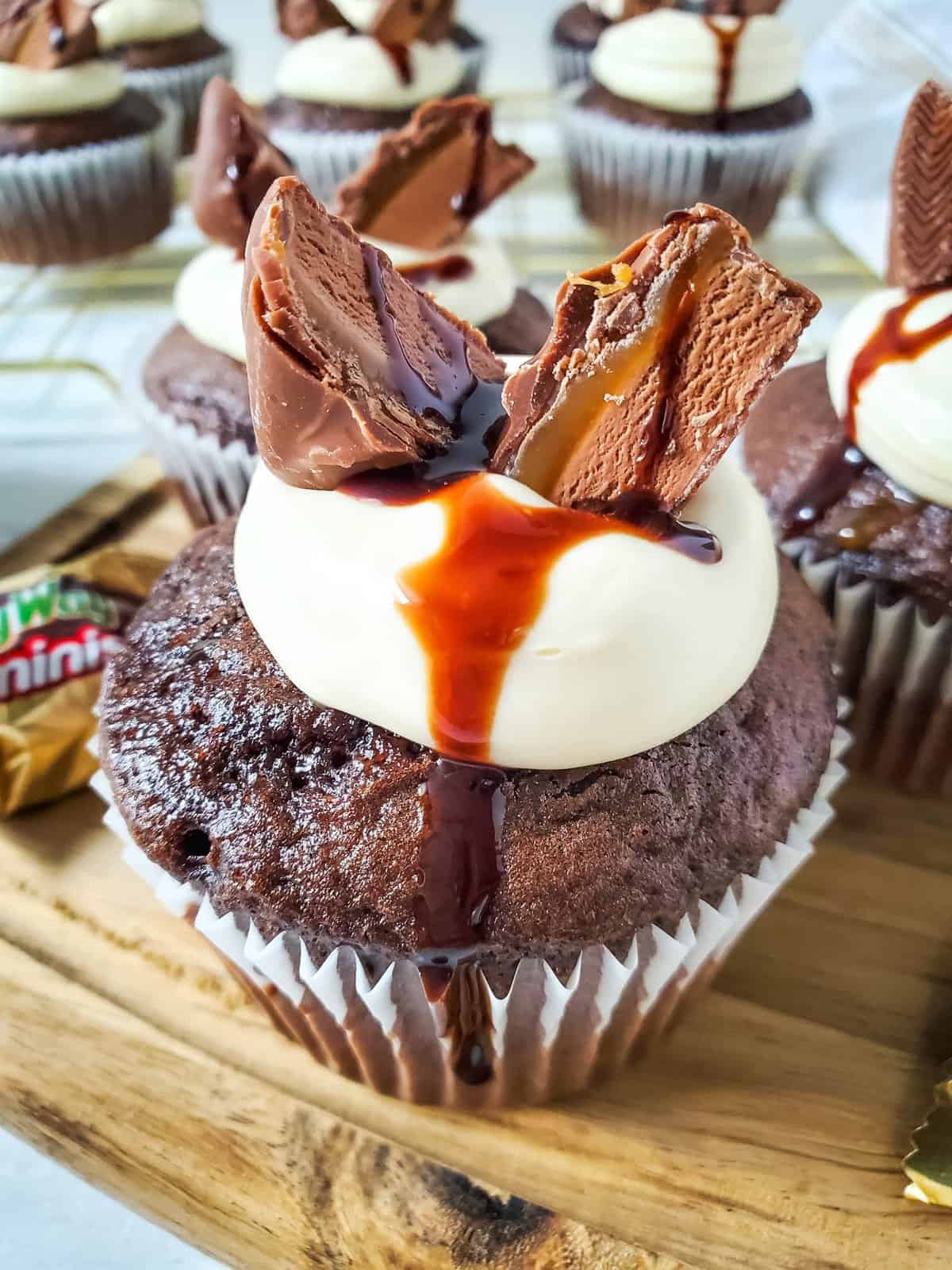 Milky Way Poke Cupcakes Set 3 1