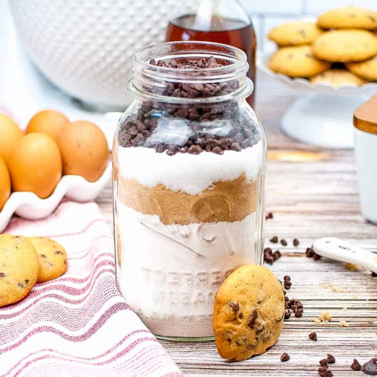 mason jar chocolate chip cookies featured image