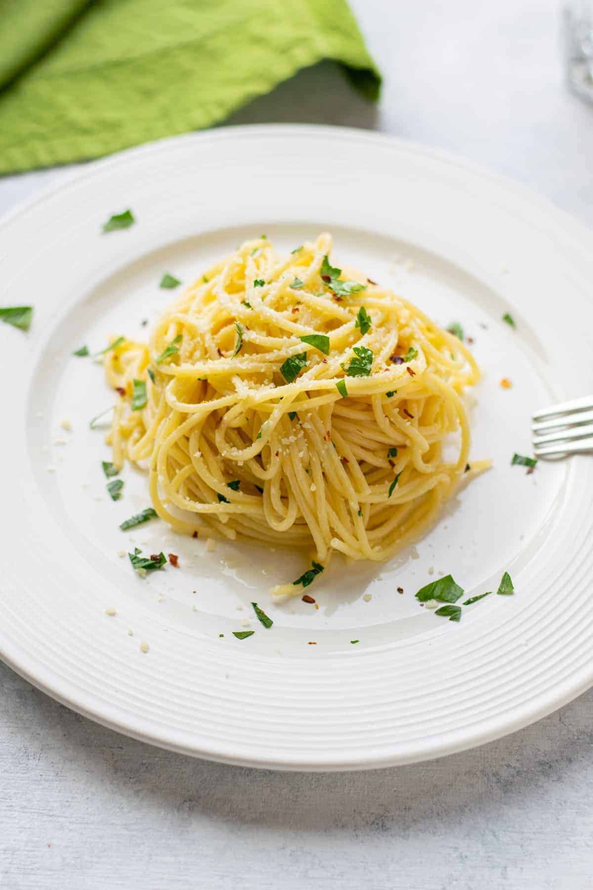 20. Pasta With Garlic And Oil_