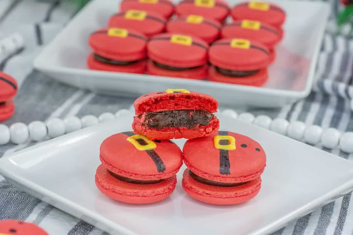 santa belt macaron featured