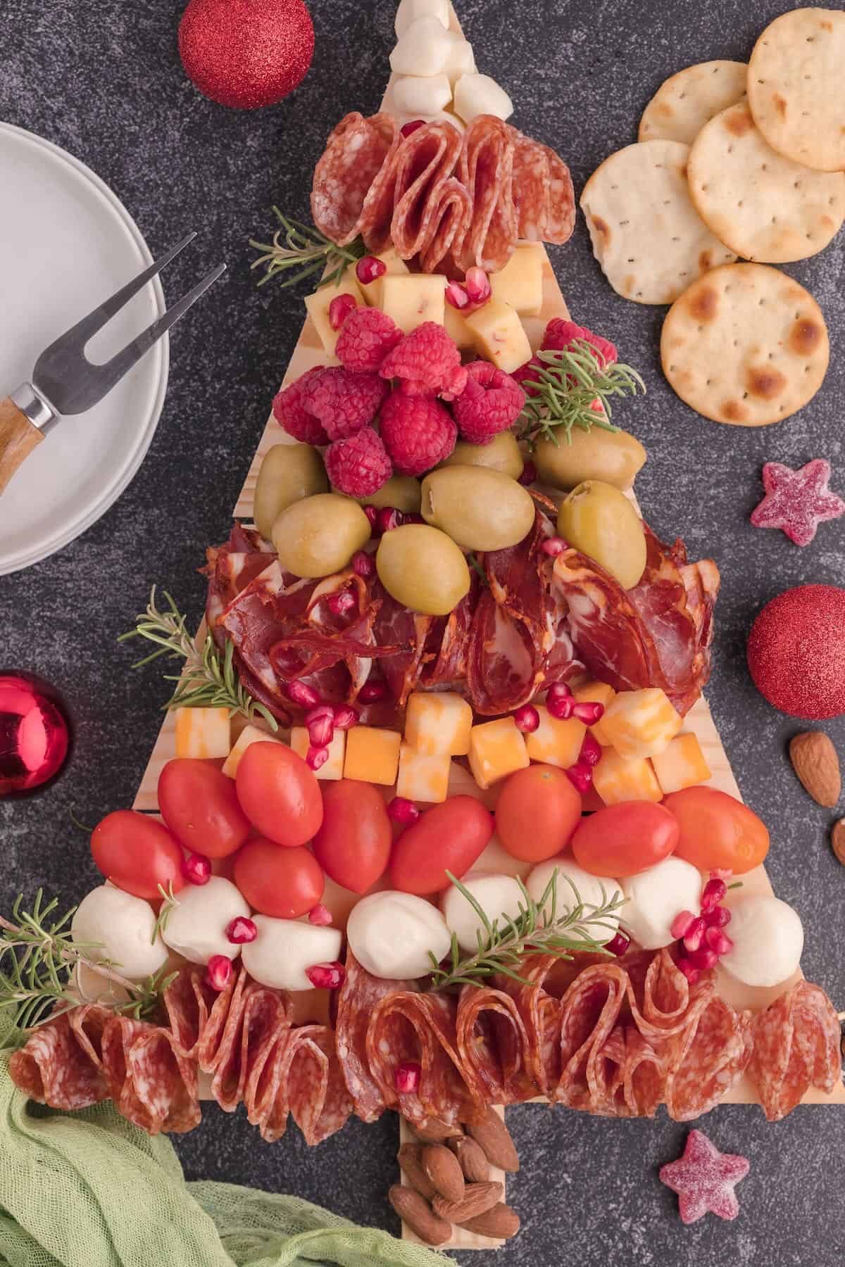 christmas tree charcuterie board final with garnishes