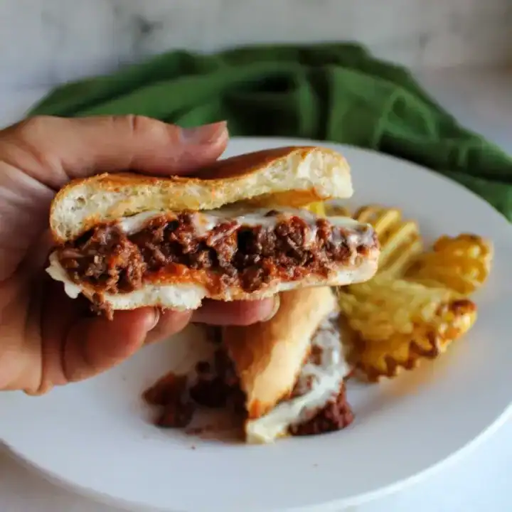 hand holding half pizza burger 720&times;960.jpg