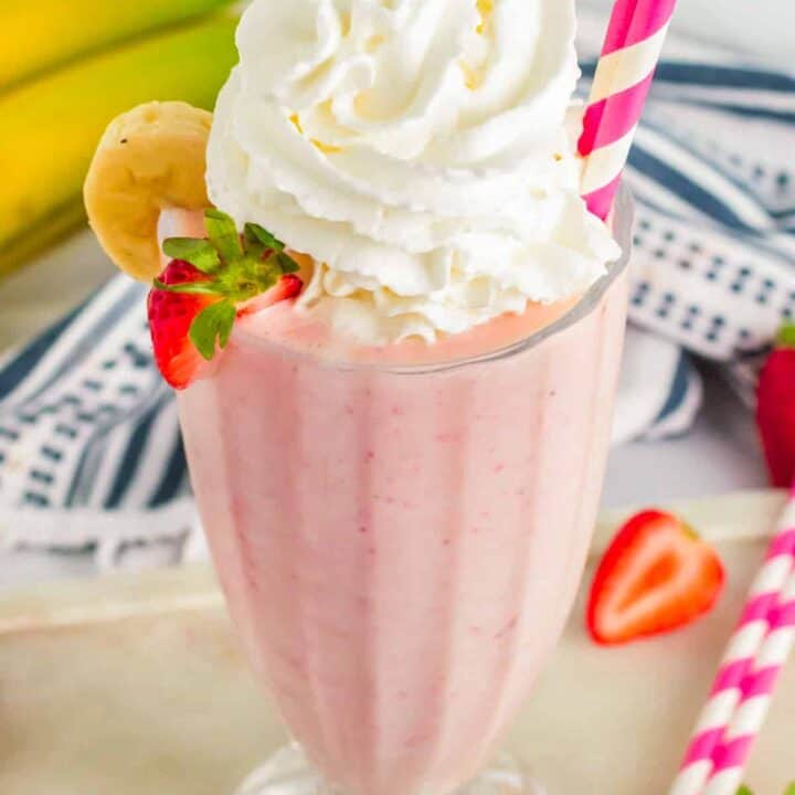 Strawberry banana milkshake 5 2 2.jpg