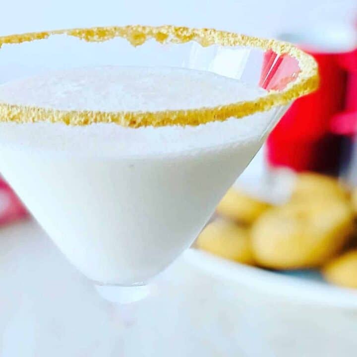 Gingerbread Martini Christmas Cocktail 3.jpg