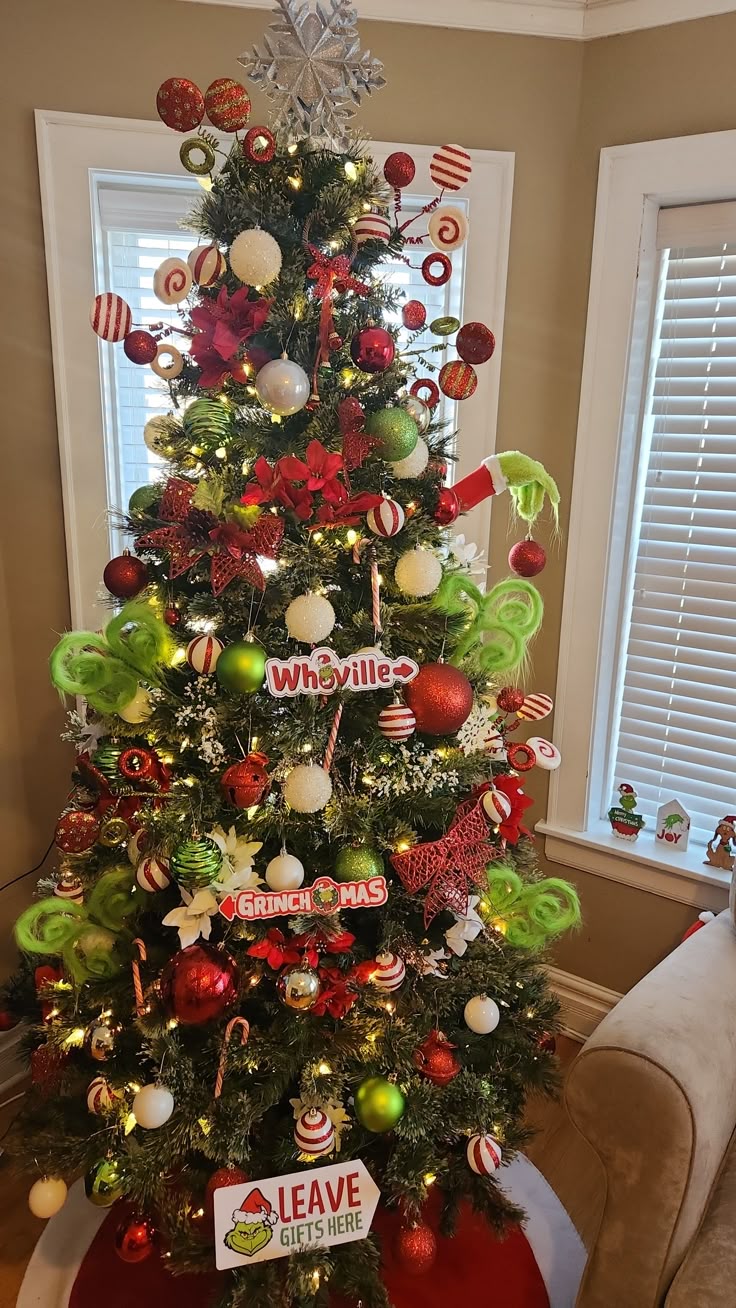 Christmas Tree Grinch Theme ❤️🎄💚