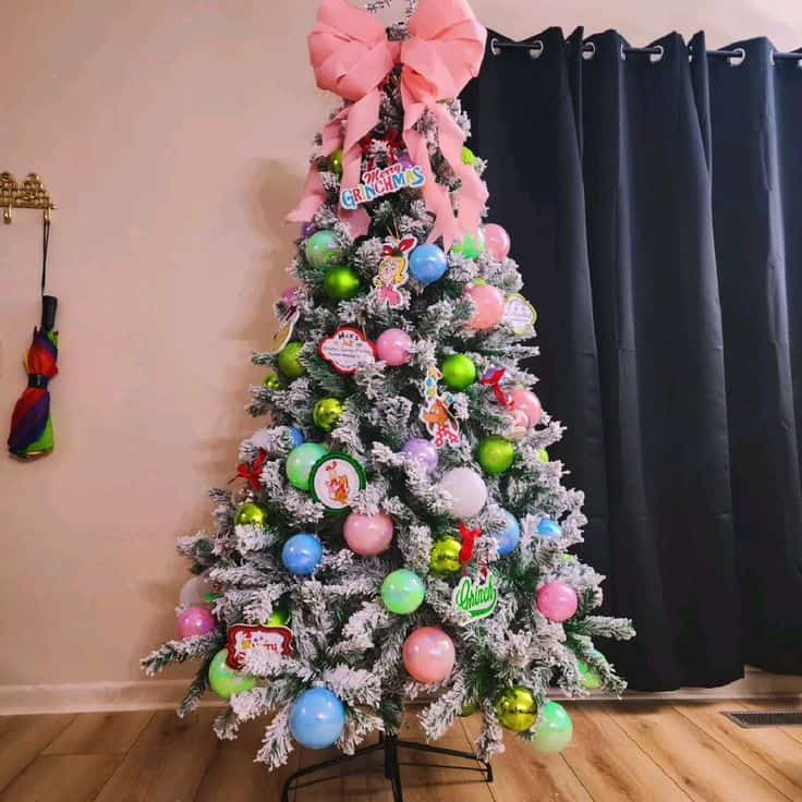 Cindy Lou Who Christmas tree with colorful pink and green decorations