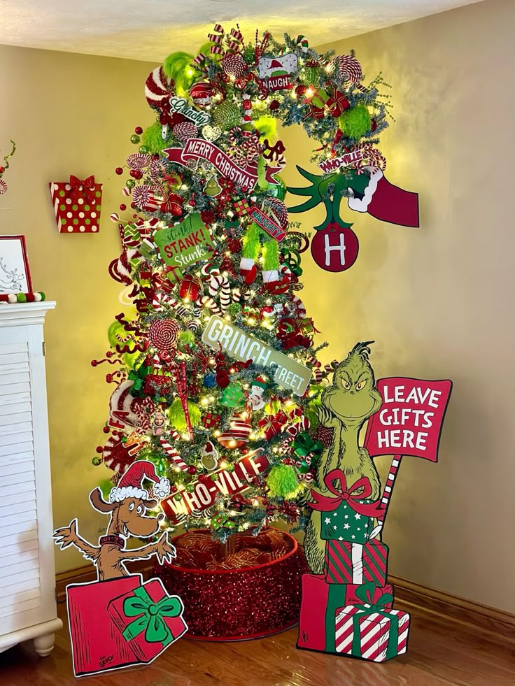 Grinch Christmas Tree 2024 💚❤️