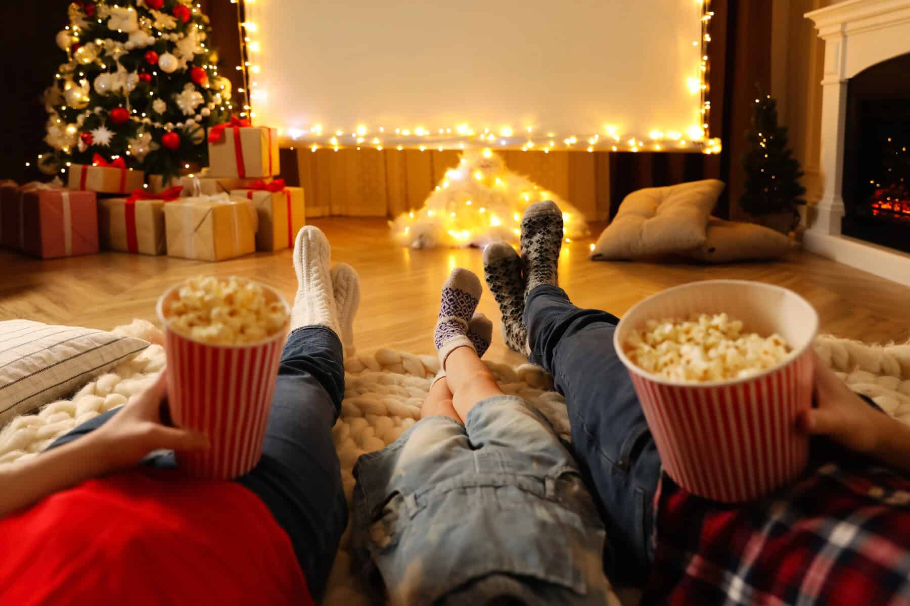 family popcorn watching movie projection Depositphotos_457620160_L